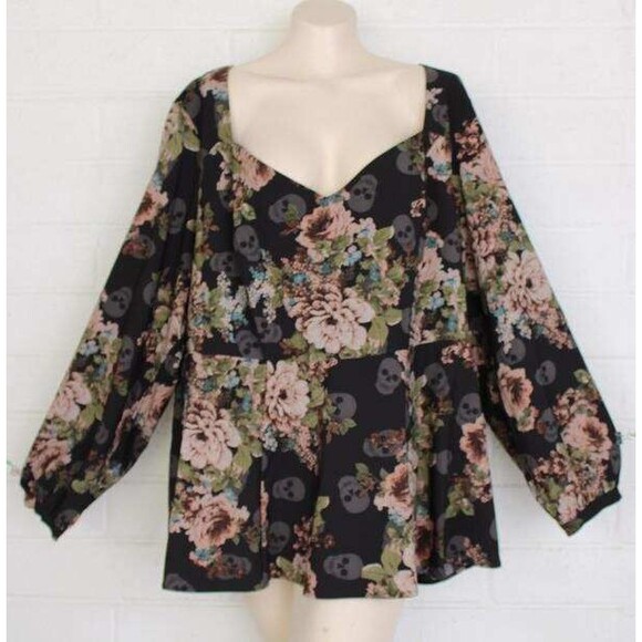NWT Torrid 4X Black Floral Skulls Peplum Sweetheart Neckline Whimsygoth Top - Picture 1 of 6